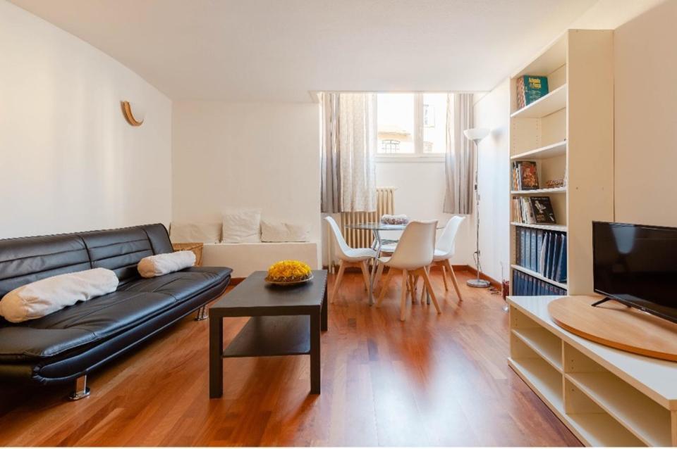 Yourvacanza Navigli Loft Apartment มิลาน ภายนอก รูปภาพ