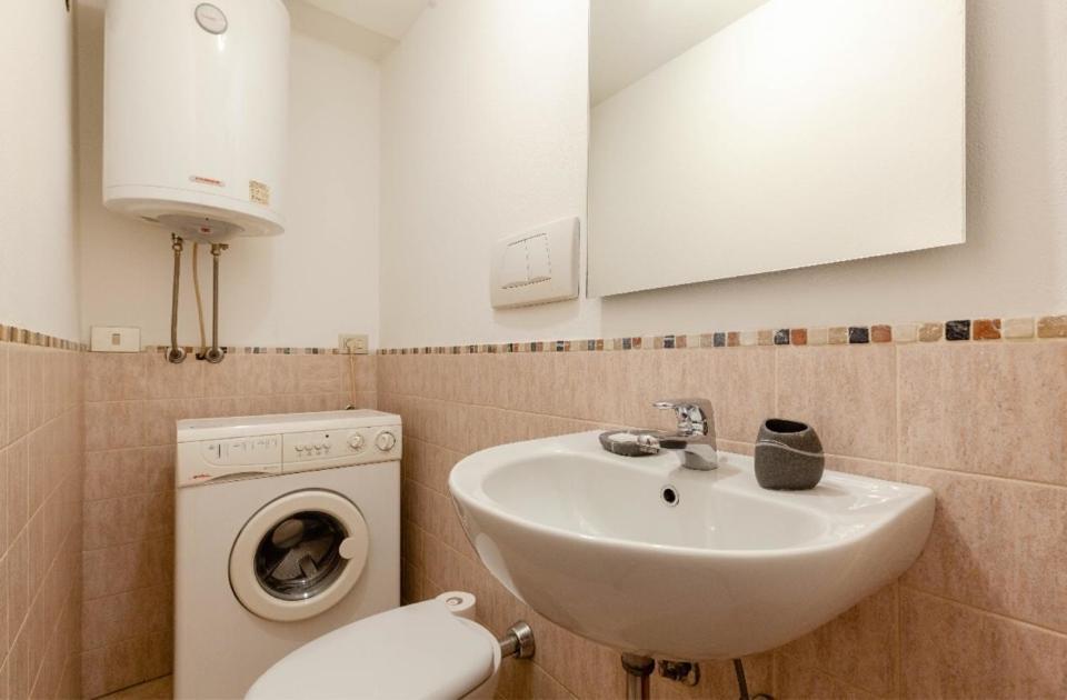 Yourvacanza Navigli Loft Apartment มิลาน ภายนอก รูปภาพ